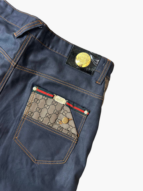 Gucci Arkansas Jeans Detail GG-Monogramm Canvas Tasche Web-Streifen Rot-Grün goldener Gucci-Knopf Lackleder-Patch
