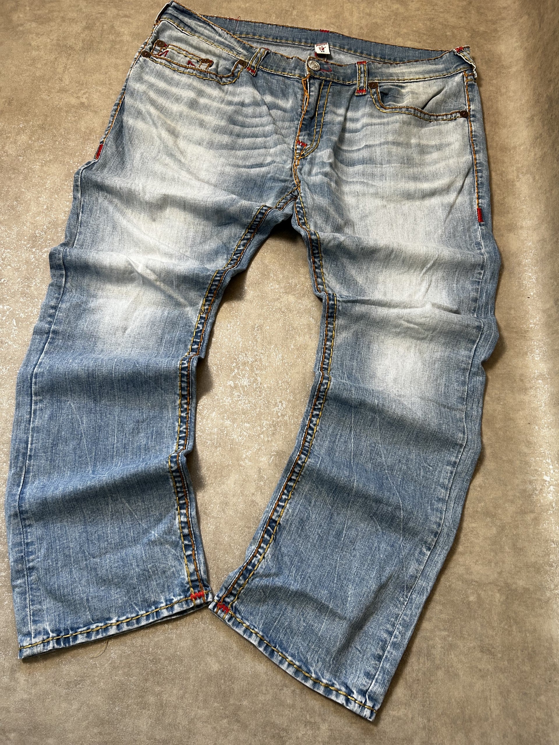 Vintage True Religion Herren Straight Fit Jeans – Light Blue Vintage Wash Rotes Hufeisen-Stitch W42 | Moda de Clase