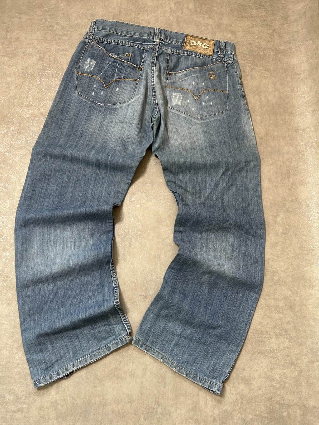 Vintage D&G Dolce & Gabbana Herren Baggy-Straight Jeans – Light Blue Brutal Vintage Wash Paint-Splatter W33 | Moda de Clase
