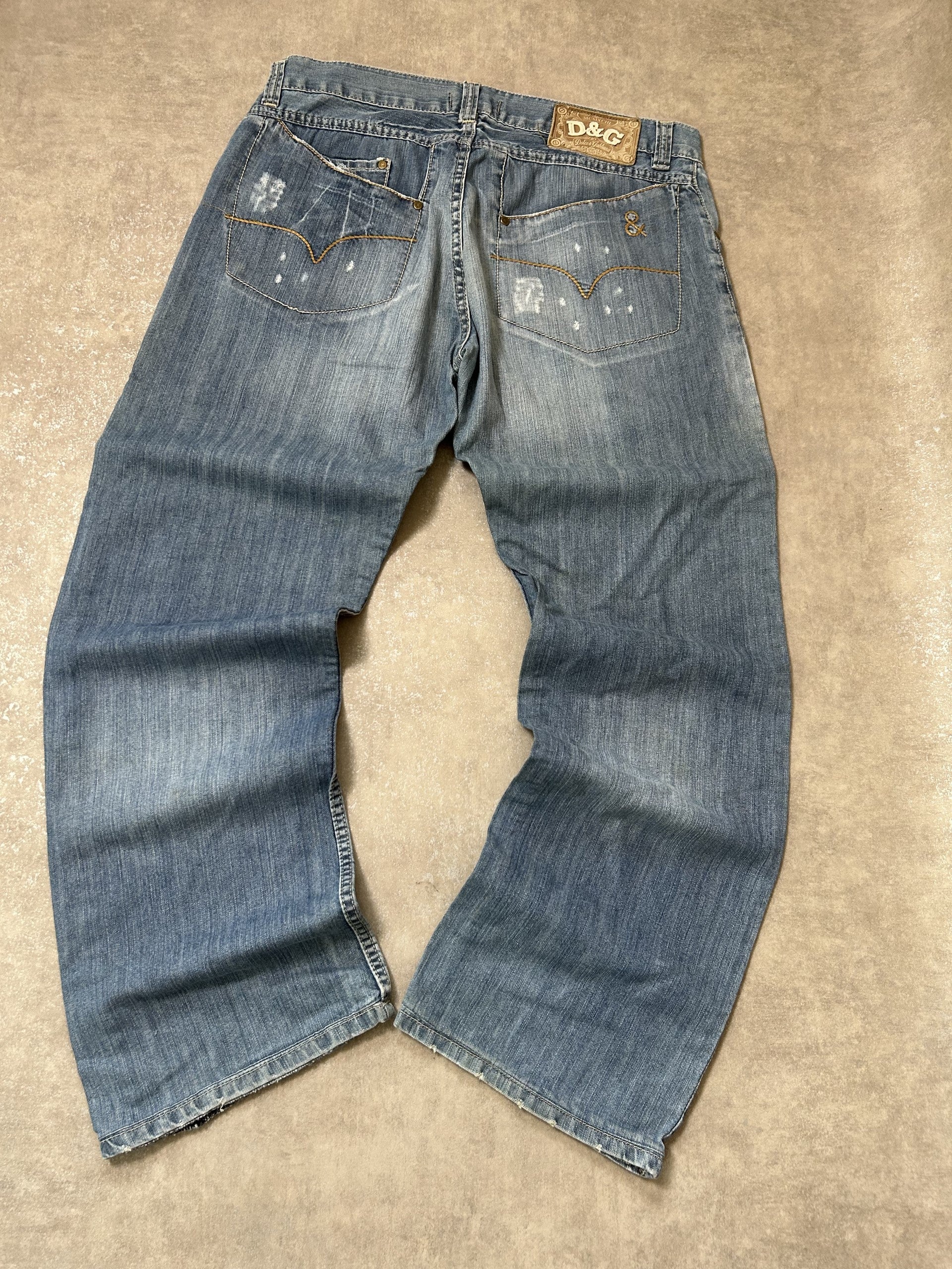 Vintage D&G Dolce & Gabbana Herren Baggy-Straight Jeans – Light Blue Brutal Vintage Wash Paint-Splatter W33 | Moda de Clase