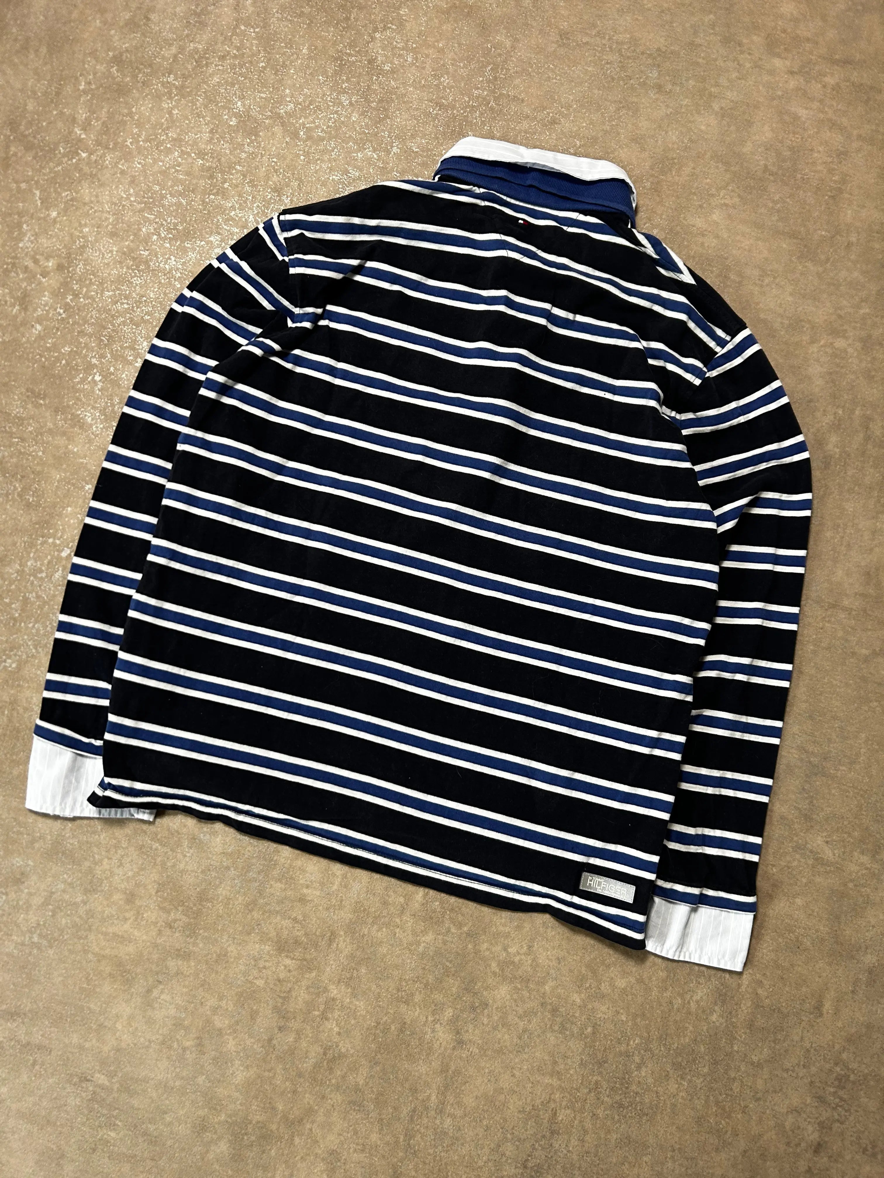 Vintage Tommy Hilfiger Gestreiftes Langarm Polo-Pullover Marineblau Weiß/Blau Streifen – 16 – Detailansicht