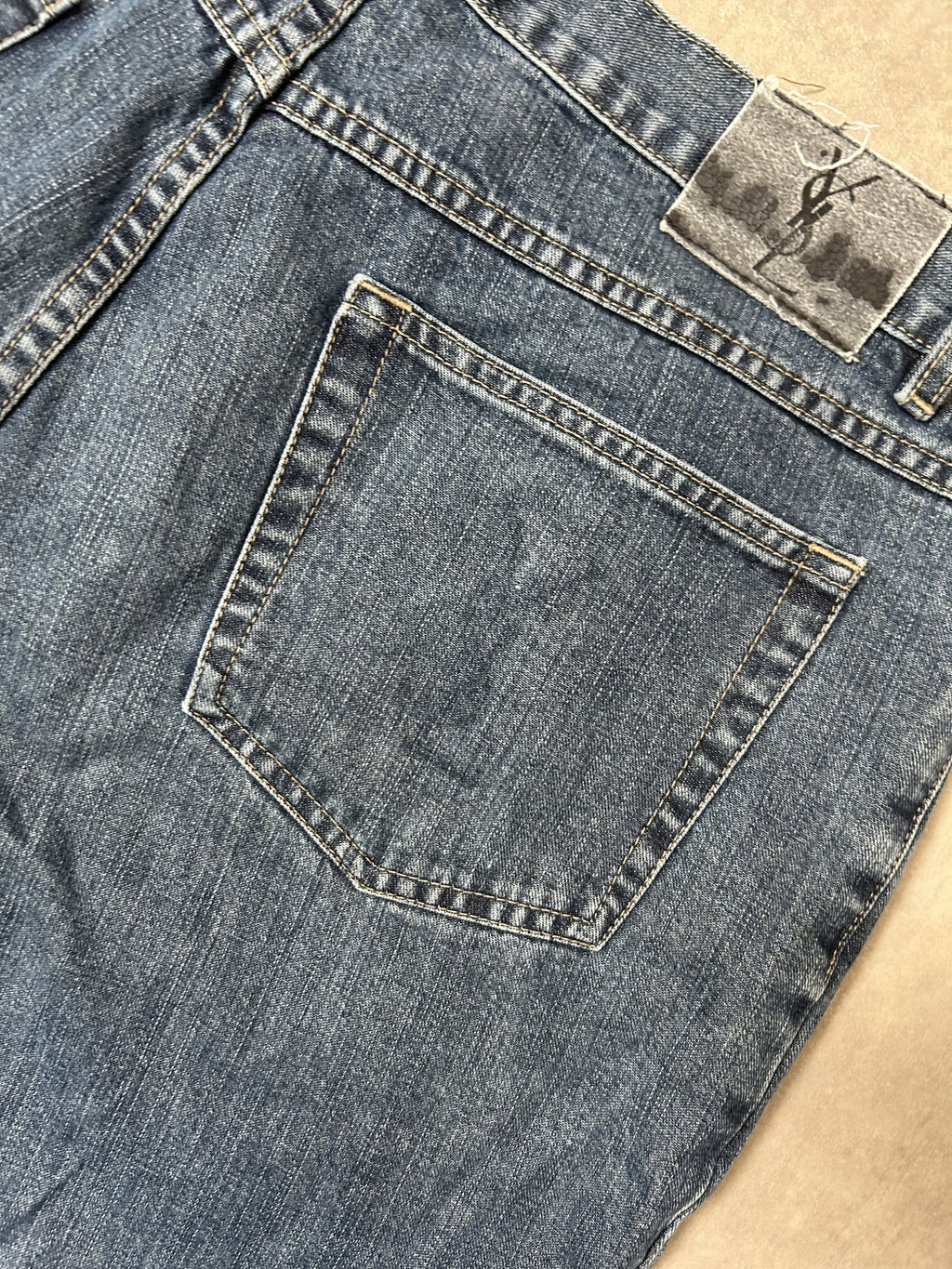 Vintage Yves Saint Laurent Herren Straight Fit Jeans – Natural Indigo Dye YSL Monogramm W38 L32 | Moda de Clase