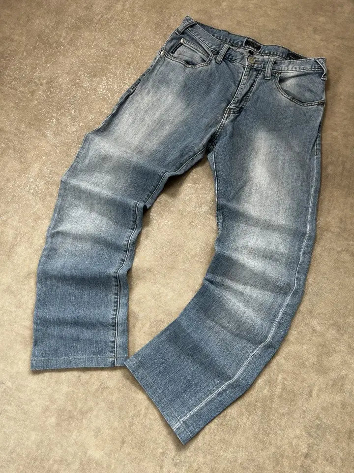 Vintage Armani Jeans Herren-Jeans Regular Straight Hellblau – S-M – Detailansicht