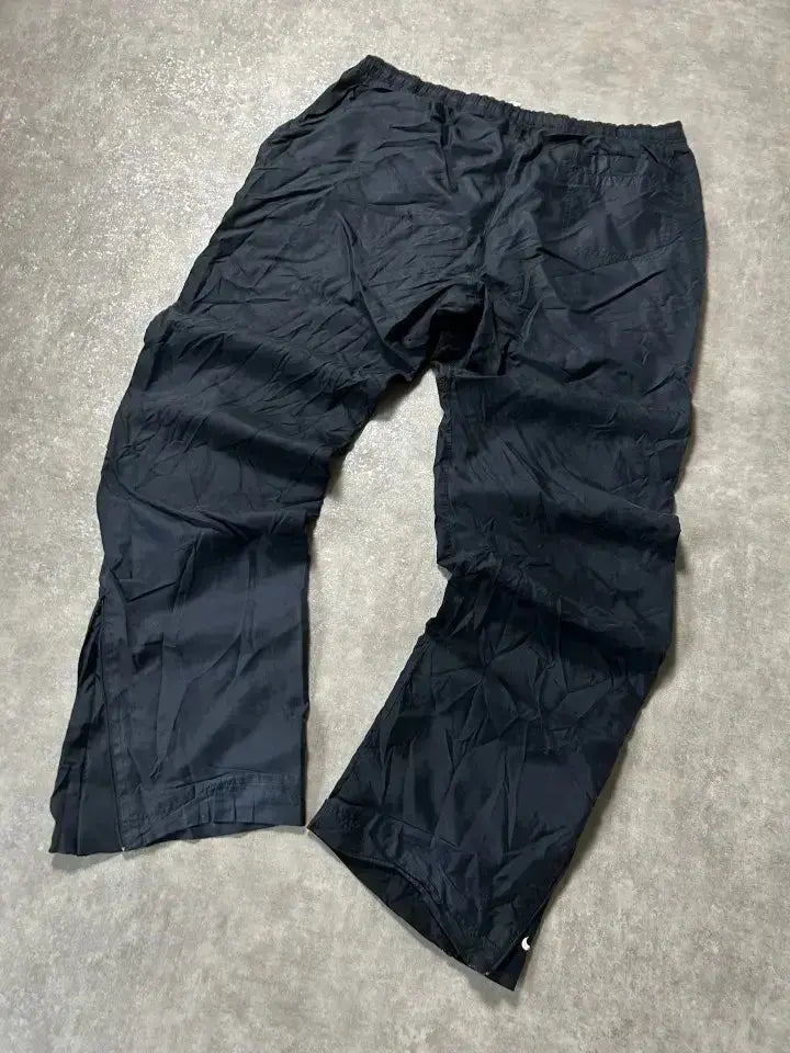 Vintage Nike Trackpants Schwarz Klassischer Straight Fit – XL – Detailansicht