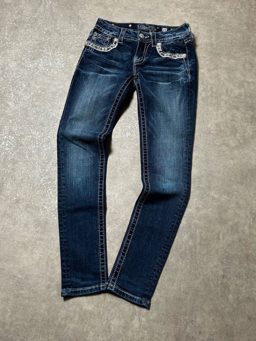 Vintage Miss Me Damen-Jeans Skinny Fit Mid Waist Kristall – Dunkelblau Größe 25 – Detailansicht