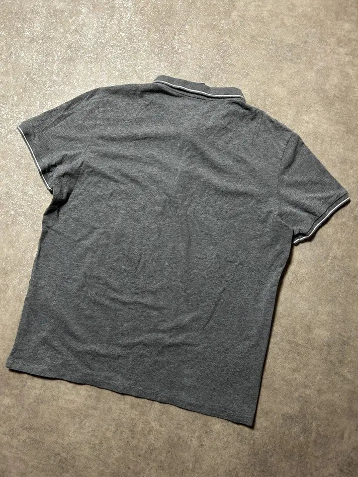 Vintage Armani Exchange Polo-Shirt Grau – Zip Placket Detail | Größe XL – Detailansicht