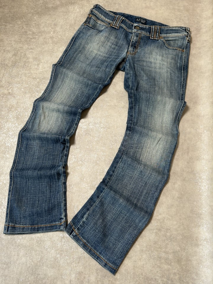 Vintage Armani Jeans Damen-Jeans Bootcut Niedriger Bund Indigo Wasch – Detailansicht