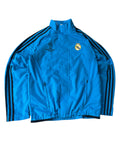 Adidas x Real Madrid Champions League Trainingsjacke Sky-Blue Vorderseite Real-Wappen UCL-Logo 3-Streifen