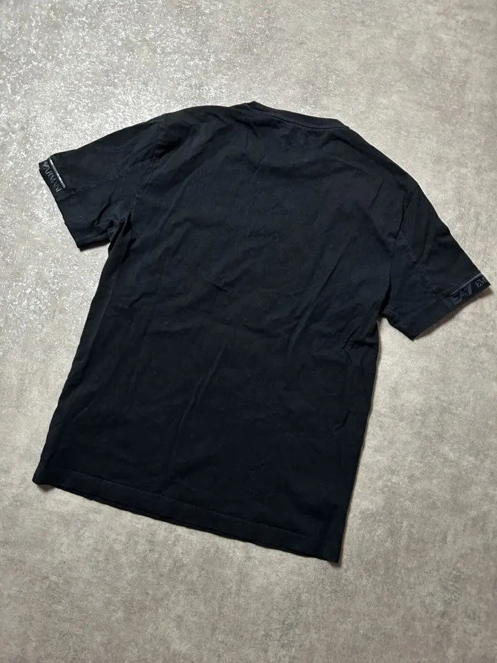 Vintage EA7 Emporio Armani T-Shirt Schwarz – Minimales Logo | Größe S – Detailansicht