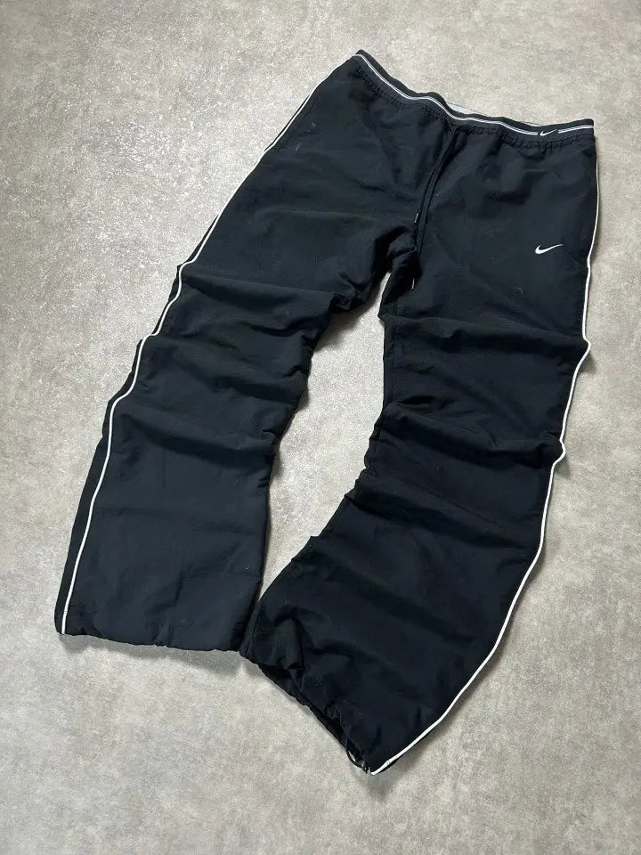 Vintage Nike Trackpants Schwarz Weiß Paspel Leicht Ausgestellt – M