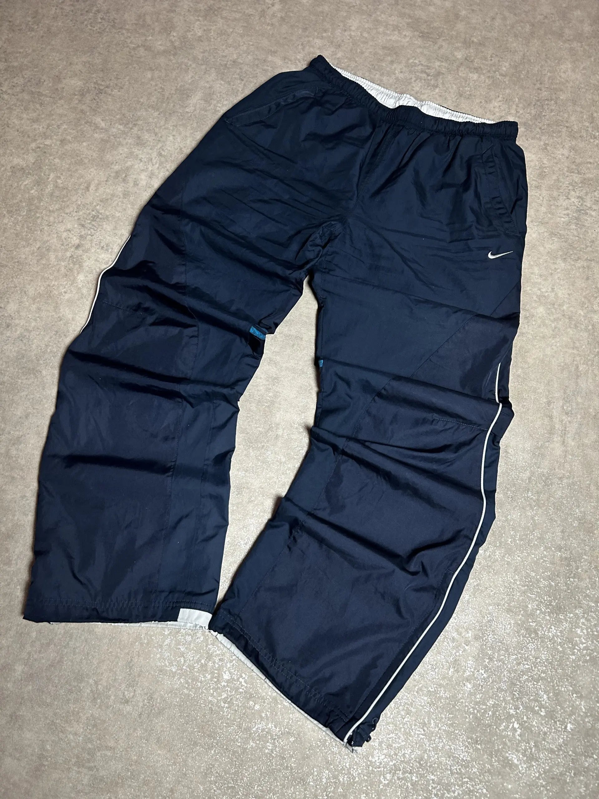 Vintage Nike Athletische Trainingshose Marineblau – Weißes Paspelierungs- & Beindruck | Größe L