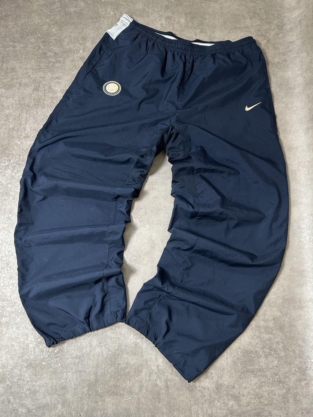 Vintage Nike x Inter Milan Herren Trainingshose Fußball-Erbe Marineblau Gold