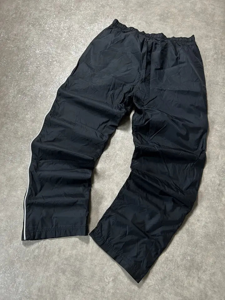 Vintage Nike Trackpants Schwarz Silber/Weiß Seitenstreifen – XL – Detailansicht