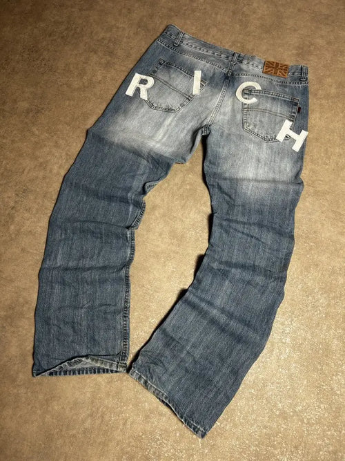 Vintage Richmond Jeans Dunkelblau – "RICH" Rückendruck | Größe 52