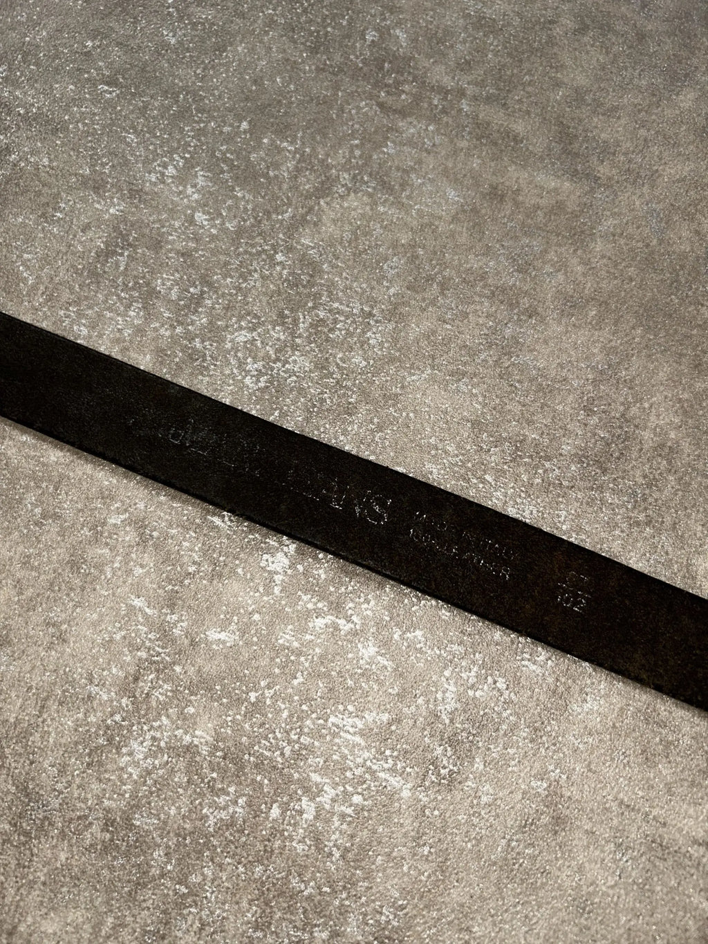 Vintage Armani Jeans LederGürtel Schwarz – Adler-Logo Schnalle | Länge 110.5 cm – Detailansicht