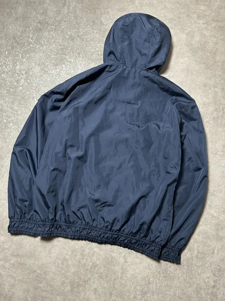 Vintage Tommy Hilfiger Windbreaker-Jacke Marineblau – Klassisches Flag-Logo | Größe 176 (Passt M) – Detailansicht