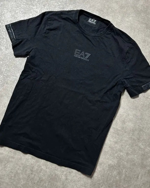 Vintage EA7 Emporio Armani T-Shirt Schwarz – Minimales Logo | Größe S