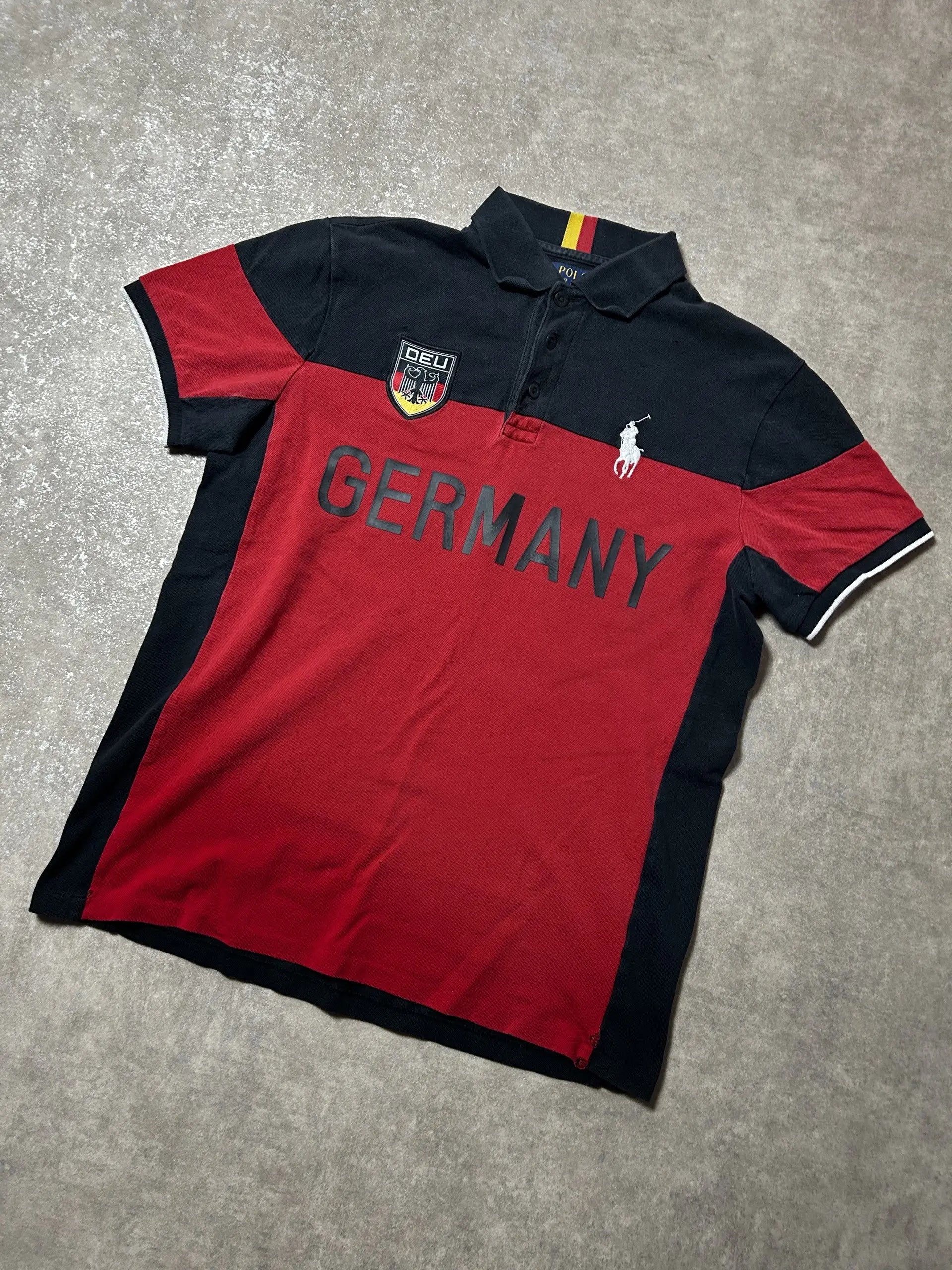 Vintage Ralph Lauren Germany Polo-Shirt Schwarz-Rot – #16 Rückendruck | Größe M