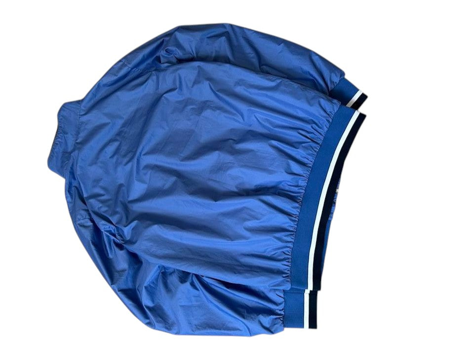 La Martina x Porsche Polo Team Windbreaker Rückseite Royal Blue Varsity-Rippenband