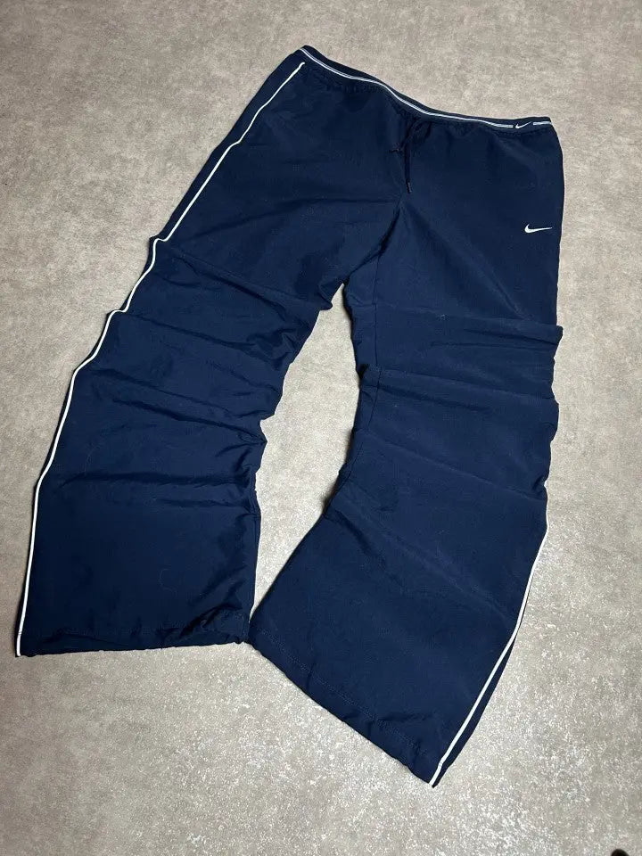Vintage Nike Trainingshose Marineblau – Weißes Paspelierungsdetail | Größe L