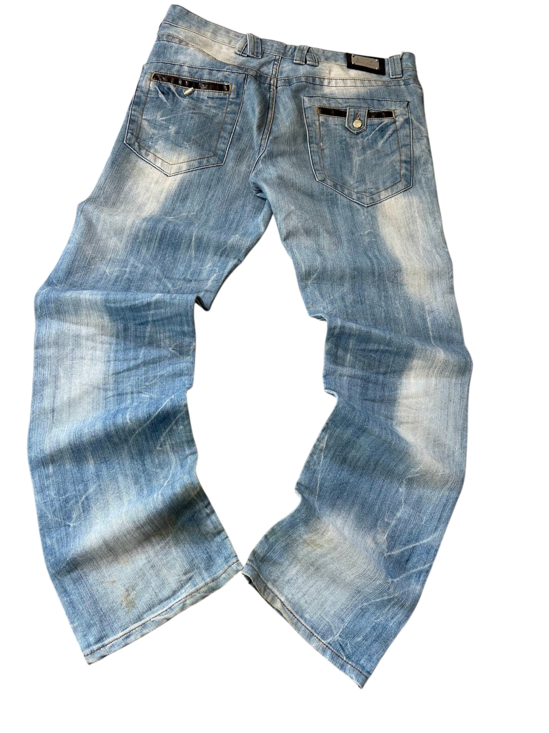 EA7 Emporio Armani Jeans Light Blue Rückseite Leder-Taschen Metall-Plakette starke Waschung