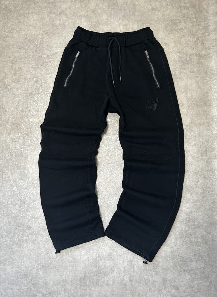Vintage After Label Trainingsanzug Schwarz – Silberner Zip Detail | Größe L – Rückansicht
