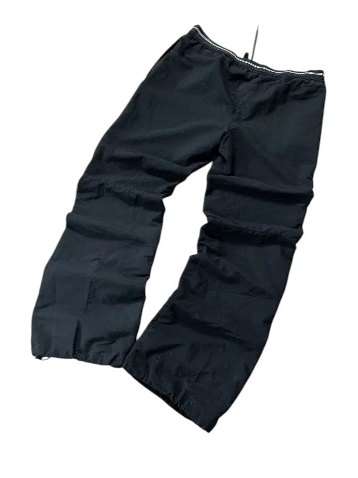 Vintage Nike Trackpants Schwarz Weiß Paspel Leicht Ausgestellt – M – Detailansicht