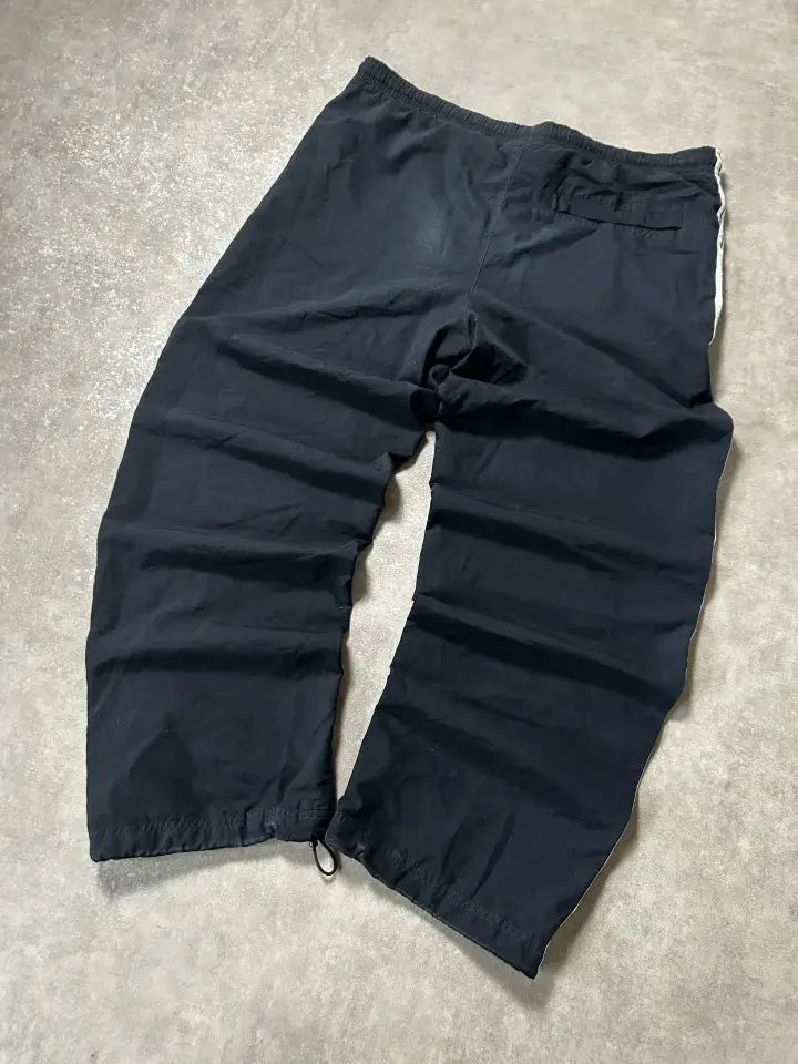 Vintage Nike Trackpants Schwarz Weiß Seitenstreifen – L – Detailansicht
